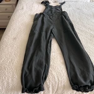 Aerie size small overalls worn once like new.